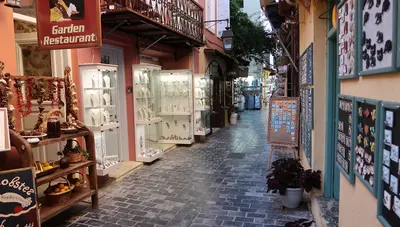 Kréta - Rethymno - obchodíky so suvenírmi Kréta - Rethymno - obchodíky so suvenírmi