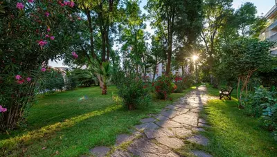Bulharsko - Slnečné pobrežie - hotel Riva Park - hotelový park