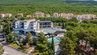 Chorvátsko - Crikvenica - hotel Ad Turres - exteriér