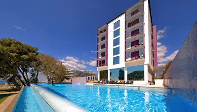 Chorvátsko - Biograd - Biograd na moru - hotel Adriatic - pohľad na hotel Chorvátsko - Biograd - Biograd na moru - hotel Adriatic - pohľad na hotel