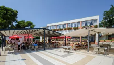 Chorvátsko - Pula-Banjole - Hotel Centinera - terasa reštaurácie Chorvátsko - Pula-Banjole - Hotel Centinera - terasa reštaurácie