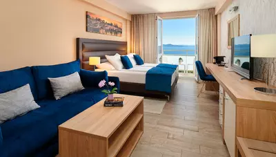 Chorvátsko - Petrčane - hotel Pinija - rodinná izba 2+2 Premium orientovaná na morskú stranu
