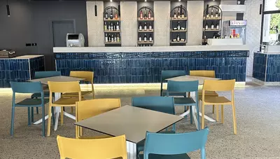 Čierna Hora - Čanj - hotel Pearl Beach Resort - snack bar