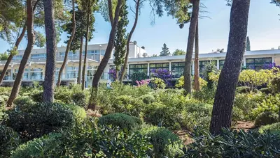 Chorvátsko - o.Brač - Supetar - Labranda Velaris Village - centrálna reštaurácia Chorvátsko - o.Brač - Supetar - Labranda Velaris Village - centrálna reštaurácia