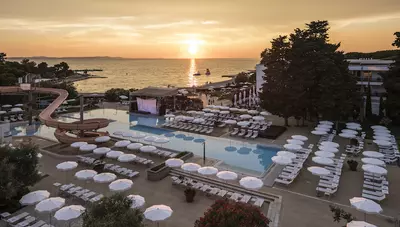 Chorvátsko - Borik (Zadar) - Hotel Falkensteiner Club Funimation - areál večer Chorvátsko - Borik (Zadar) - Hotel Falkensteiner Club Funimation - areál večer