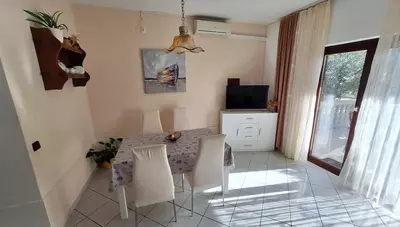 Chorvátsko - Vodice - Srima - Villa Boral - apartmán 1/2+2 - denná miestnosť