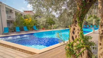 Čierna Hora - Petrovac - hotel Castellastva - bazén