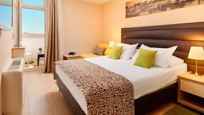 Chorvátsko - Petrčane - hotel Pinija - izba s balkónom