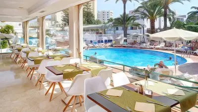 Mallorca - Cala Millor - Hotel Morito - reštaurácia a bazén Mallorca - Cala Millor - Hotel Morito - reštaurácia a bazén