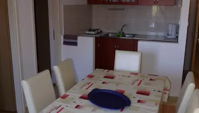 Chorvátsko - Vodice - Srima - apartmány Poseidon - jedálenský kút Chorvátsko - Vodice - Srima - apartmány Poseidon - jedálenský kút