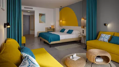 Chorvátsko - ostrov Krk - Baška - Sunny Baška Hotel - rodinná izba pre 4 osoby s balkónom na parkovú stranu