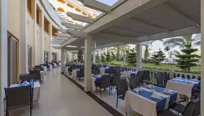 Turecko - Side - Hotel Royal Alhambra Palace - terasa reštaurácie