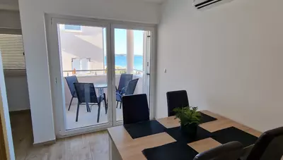 Chorvátsko - Vodice - Srima - apartmány Adria - dvojlôžkový apartmán s dvomi prístelkami - denná miestnosť Chorvátsko - Vodice - Srima - apartmány Adria - dvojlôžkový apartmán s dvomi prístelkami - denná miestnosť