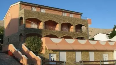 Chorvátsko - ostrov Pag - Pag - apartmány Robert - apartmánový dom Chorvátsko - ostrov Pag - Pag - apartmány Robert - apartmánový dom