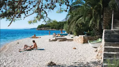 Chorvátsko - Omiš - pláž Chorvátsko - Omiš - pláž