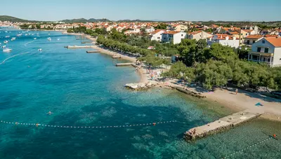 Chorvátsko - Vodice - Srima - Villa Boral - pláž