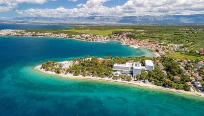 Chorvátsko - Petrčane - hotel Pinija - pohľad na hotel