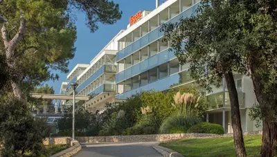 Chorvátsko - ostrov Lišinj - Mali Lošinj - hotel Vespera - exteriér