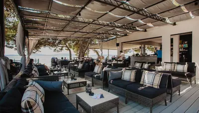 Chorvátsko - Vodice - hotel Punta - plážový bar La Belle Vie Chorvátsko - Vodice - hotel Punta - plážový bar La Belle Vie