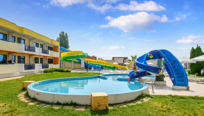 Bulharsko - Slnečné pobrežie - Hotel Glarus - bazén so šmykľakou