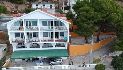 Chorvátsko - Omiš - Mimice - villa Kennedy - dom