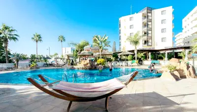 Cyprus - Ayia Napa - Hotel Stamatia - areál s bazénom