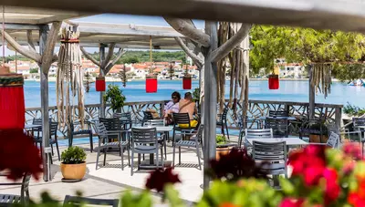 Chorvátsko - Petrčane - hotel Pinija - kaviareň More