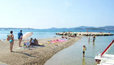 Chorvátsko - Sv.Filip i Jakov - Mobilhomy a apt. Adriatic - pláž