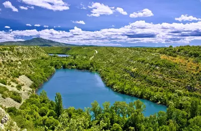 Šibenik - jazero Brijan v národnom parku Krka