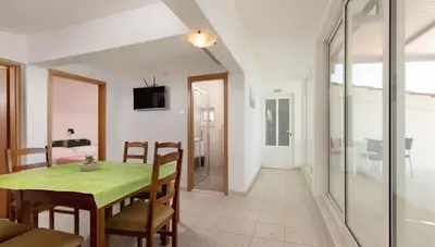 Chorvátsko - Omiš - Nemira - Apartmány Lana - apartmán 1/8 - denná miestnosť Chorvátsko - Omiš - Nemira - Apartmány Lana - apartmán 1/8 - denná miestnosť