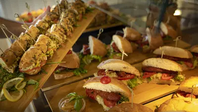 Chorvátsko - ostrov Krk - Krk - Krk Sunny Hotel - tematické bufetové stanice Chorvátsko - ostrov Krk - Krk - Krk Sunny Hotel - tematické bufetové stanice