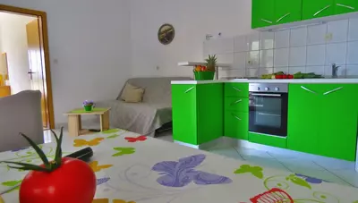 Chorvátsko - Omiš - apartmány Mandić - dvojlôžkový apartmán s dvomi prístelkami na 1.poschodí Chorvátsko - Omiš - apartmány Mandić - dvojlôžkový apartmán s dvomi prístelkami na 1.poschodí