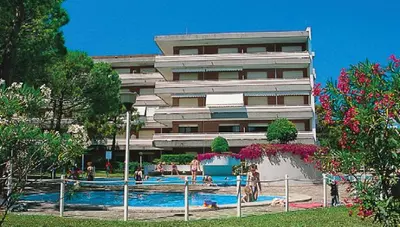 apartmánový dom s bazénom apartmánový dom s bazénom