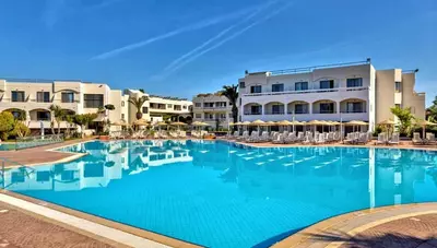 Rhodos - Kolymbia - Leonardo - pohľad na hotel s bazénom Rhodos - Kolymbia - Leonardo - pohľad na hotel s bazénom