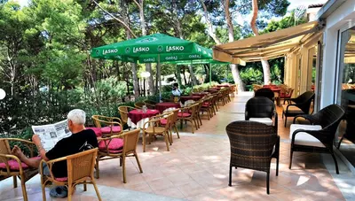Chorvátsko - Makarska - hotel Biokovka - terasa Chorvátsko - Makarska - hotel Biokovka - terasa