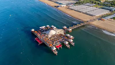 Turecko - Side - Vonresort Golden Coast - mólo na pláži Turecko - Side - Vonresort Golden Coast - mólo na pláži