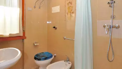 Taliansko-Bibione-Lido-del-Sole-Villa-Friuli-apartmán-B2+2-kúpelňa Taliansko-Bibione-Lido-del-Sole-Villa-Friuli-apartmán-B2+2-kúpelňa