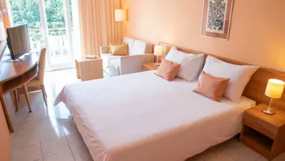 Chorvátsko - o.Brač - Supetar - Aminess Vival Casa Velaris - izba Comfort park strana Chorvátsko - o.Brač - Supetar - Aminess Vival Casa Velaris - izba Comfort park strana