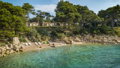 Chorvátsko - o.Rab - Suha Punta - Valamar Carolina Hotel & Villas - pláž Chorvátsko - o.Rab - Suha Punta - Valamar Carolina Hotel & Villas - pláž