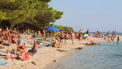 Chorvátsko - Baško Polje - Hotel Alem - pláž