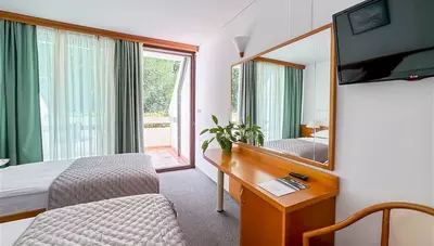 Chorvátsko - Makarska - hotel Biokovka - izba orientovaná na morskú stranu Chorvátsko - Makarska - hotel Biokovka - izba orientovaná na morskú stranu