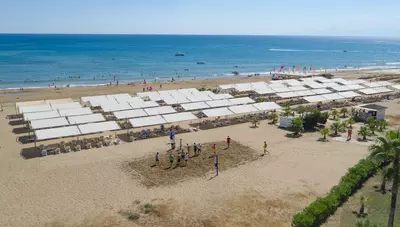 Turecko - Side - Hotel Royal Alhambra Palace - pláž