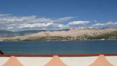 Chorvátsko - ostrov Pag - Pag - apartmány Robert - výhľad Chorvátsko - ostrov Pag - Pag - apartmány Robert - výhľad