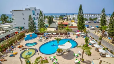 Cyprus - Ayia Napa - Hotel Stamatia - areál s bazénom