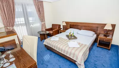 Chorvátsko - ostrov Pag - Pag - hotel Pagus - izba Standard park strana Chorvátsko - ostrov Pag - Pag - hotel Pagus - izba Standard park strana