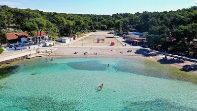 Chorvátsko - Biograd na Moru - hotel Kornati - pláž Soline Chorvátsko - Biograd na Moru - hotel Kornati - pláž Soline