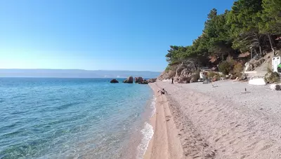 Chorvátsko - Omiš - Mimice - villa Kennedy - pláž