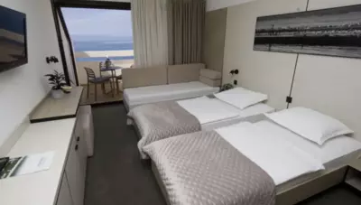 Chorvátsko - Makarska - hotel Biokovka - izba orientovaná na morskú stranu Chorvátsko - Makarska - hotel Biokovka - izba orientovaná na morskú stranu