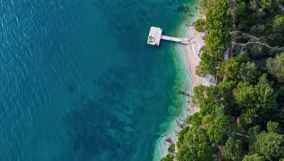 Chorvátsko - Baško Polje - Resort Alemaris - pláž