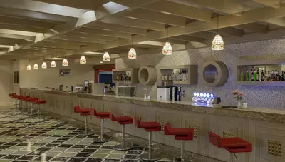 Turecko - Side - Hotel Royal Alhambra Palace - bar